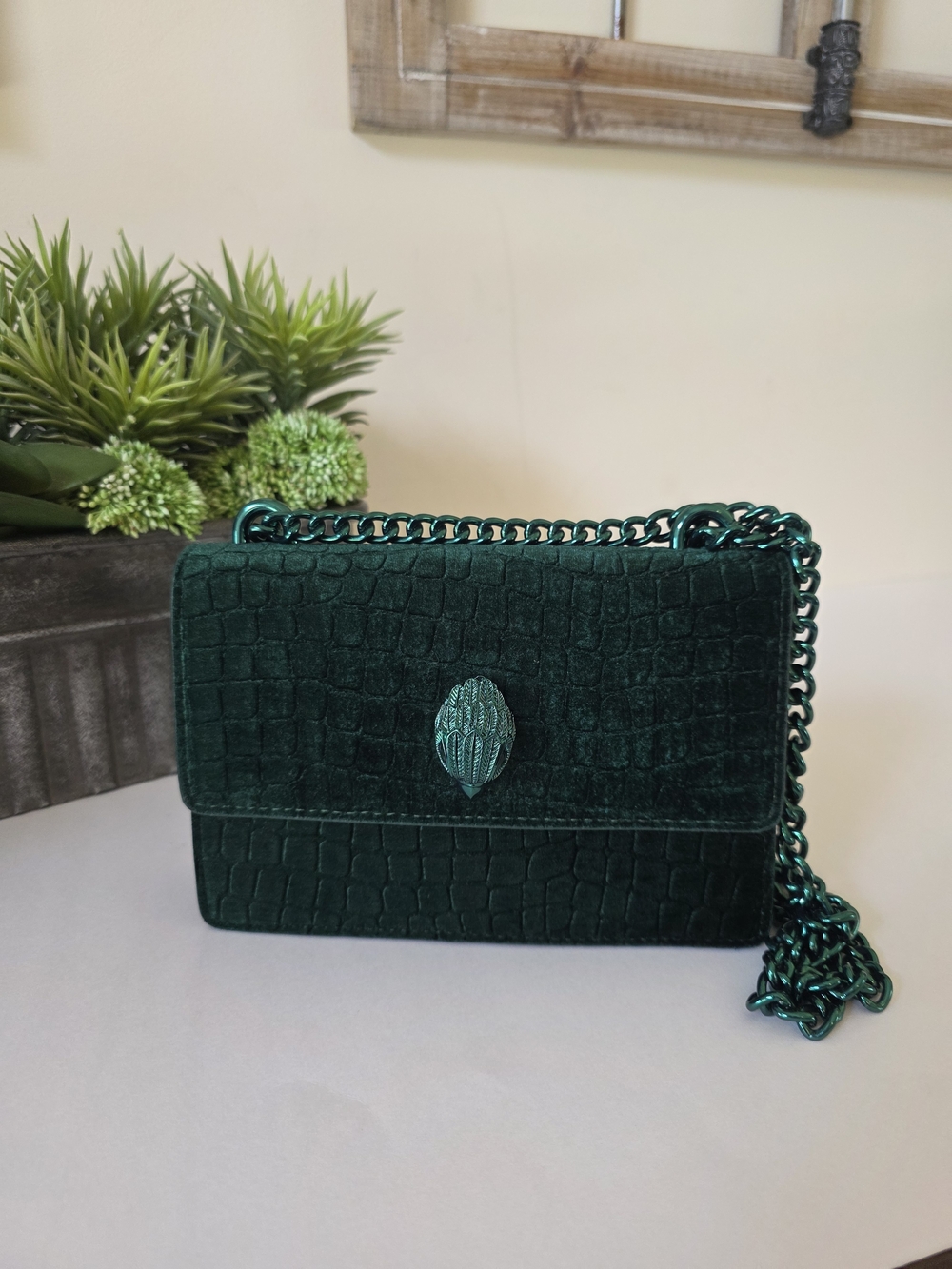 Kurt Geiger Shoreditch Small Emerald Green Velvet Crossbody Bag Mirror - Picture 2 of 15